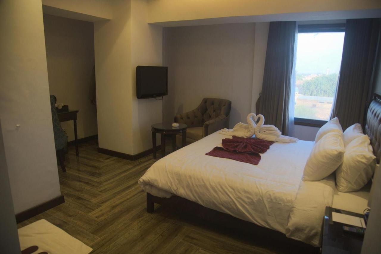 Savoey Hotel Lahore Exterior photo